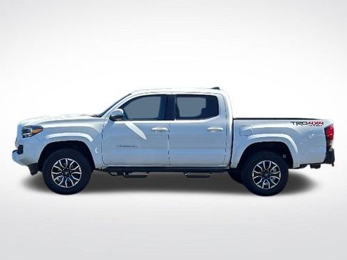 Used 2022 Toyota Tacoma TRD Sport w/ TRD Premium Sport Package AWD/4WD image 9