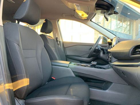 Used 2023 Nissan Rogue S image 35