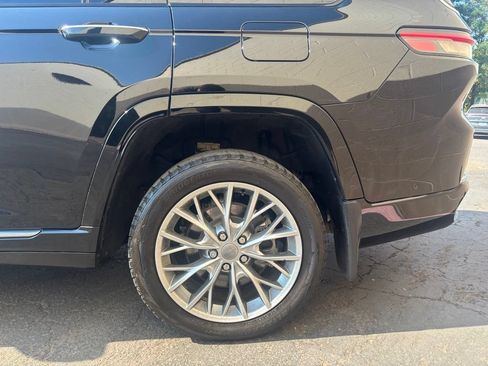 Used 2023 Jeep Grand Cherokee L Summit w/ Advanced Protech Group IV AWD/4WD image 9