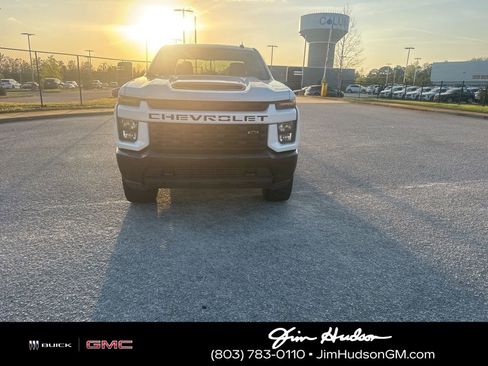 Used 2022 Chevrolet Silverado 2500 Custom w/ Custom Value Package image 4