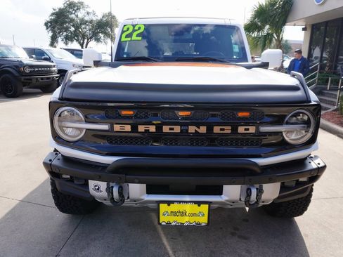 Used 2022 Ford Bronco Outer Banks image 2