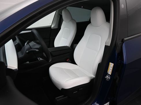 Used 2024 Tesla Model Y Long Range image 9