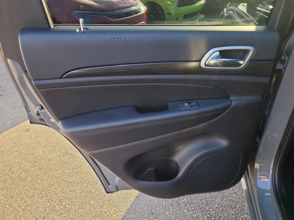 Used 2021 Jeep Grand Cherokee Laredo X RWD image 11