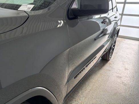 Used 2021 Jeep Grand Cherokee Laredo X AWD/4WD image 8