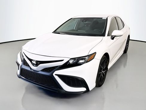 Used 2024 Toyota Camry SE FWD image 4