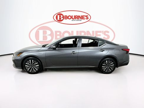 Used 2024 Nissan Altima 2.5 SV w/ SV Premium Package AWD/4WD image 8