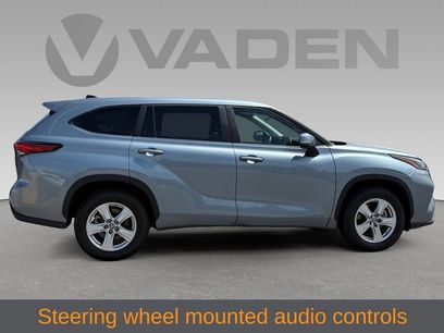 Used 2023 Toyota Highlander LE