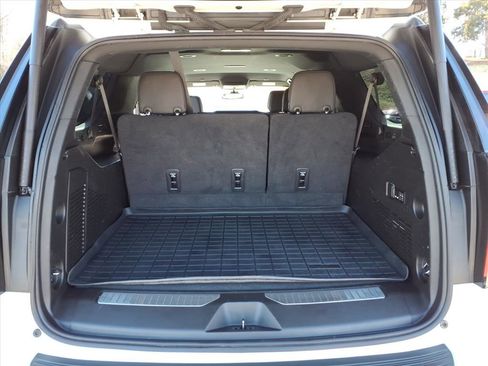 Used 2022 Chevrolet Suburban Z71 w/ Luxury Package image 15