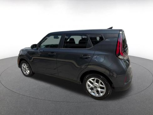 Used 2025 Kia Soul LX w/ LX Technology Package FWD image 10
