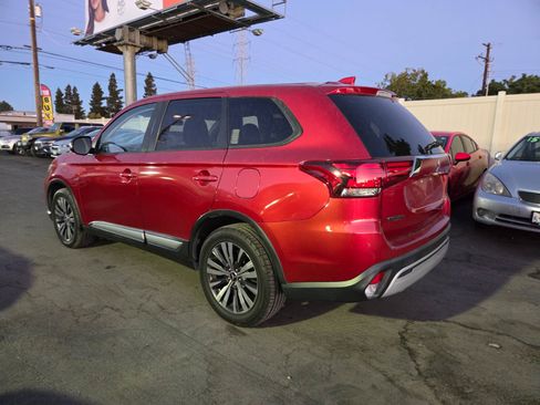 Used 2019 Mitsubishi Outlander ES FWD image 2