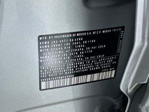 Used 2024 Volkswagen Tiguan SE image 37