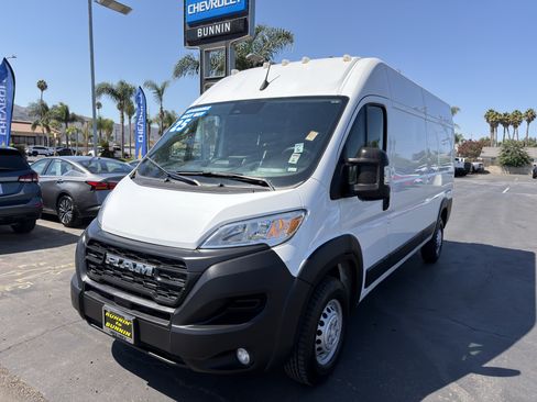 Used 2025 RAM ProMaster 2500 w/ Convenience Group FWD image 4