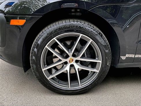 Used 2025 Porsche Macan AWD/4WD image 14