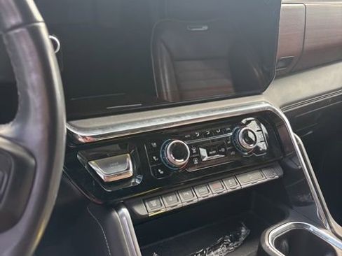 Used 2024 GMC Sierra 2500 Denali Ultimate image 9