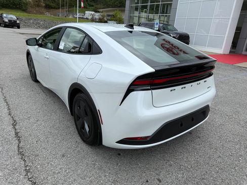 New 2026 Toyota Prius LE image 9