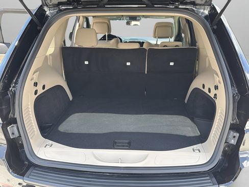 Used 2020 Jeep Grand Cherokee Laredo RWD image 8