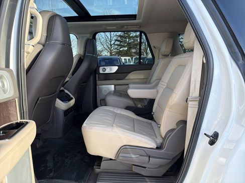 Certified 2022 Lincoln Navigator L Reserve image 13