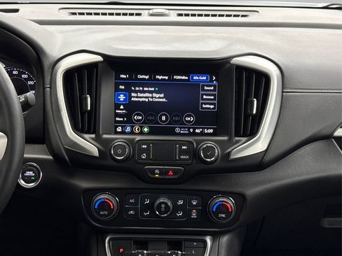 Used 2024 GMC Terrain SLT image 21