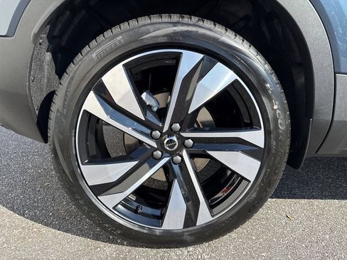 Used 2026 Volvo XC40 B4 Plus w/ Climate Package FWD image 9