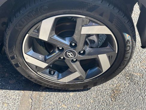 Used 2025 Hyundai Venue SEL FWD image 30