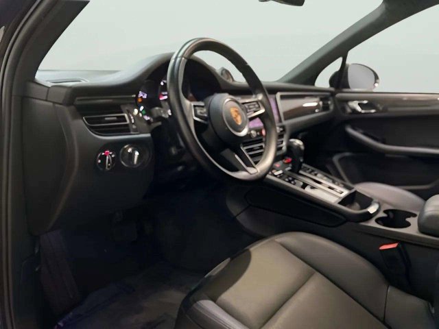 Used 2023 Porsche Macan AWD/4WD image 23