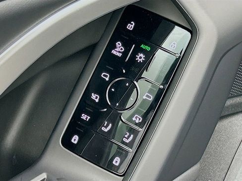 Used 2025 Audi Q5 Premium Plus AWD/4WD image 24