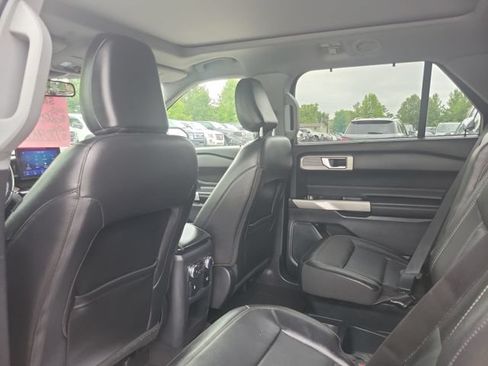 Used 2021 Ford Explorer Limited w/ Equipment Group 301A AWD/4WD image 32