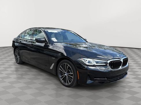 Used 2023 BMW 530e w/ Premium Package RWD image 2