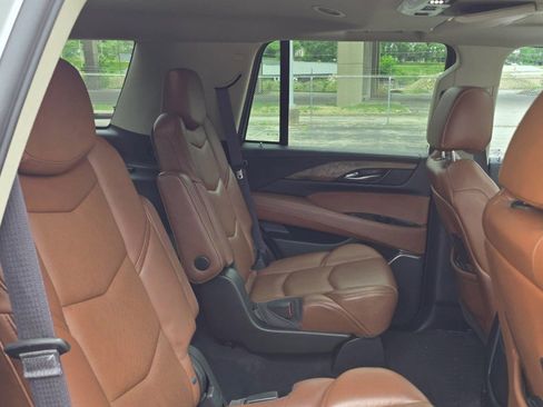 Used 2016 Cadillac Escalade Premium AWD/4WD image 3