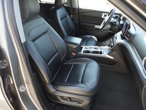 Used 2023 Ford Explorer XLT w/ Equipment Group 202A image 20