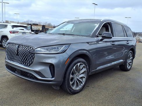 Used 2025 Lincoln Aviator Reserve w/ Illumination Package image 3