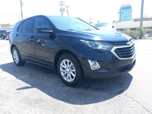 Used 2020 Chevrolet Equinox LS w/ LS Convenience Package FWD image 3