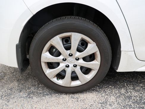 Used 2025 Toyota Corolla LE FWD image 13