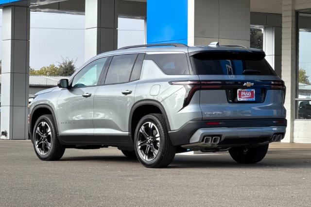 New 2027 Chevrolet Traverse LT w/ Sun and Wheel Package FWD image 9