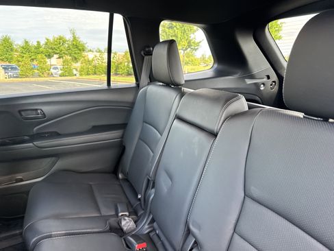 Used 2025 Honda Passport EX-L image 27