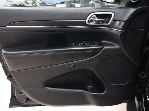 Used 2018 Jeep Grand Cherokee Limited AWD/4WD image 10