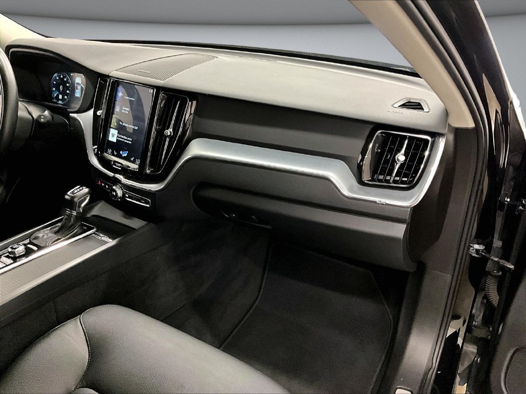 Used 2019 Volvo XC60 T6 Momentum w/ Multimedia Package AWD/4WD image 26