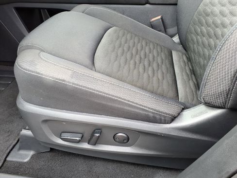 Used 2025 Nissan Pathfinder SV image 8