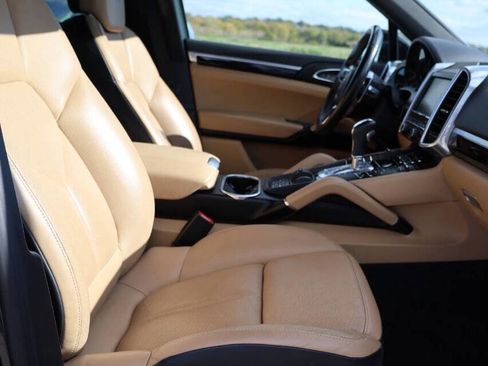 Used 2015 Porsche Cayenne S image 14