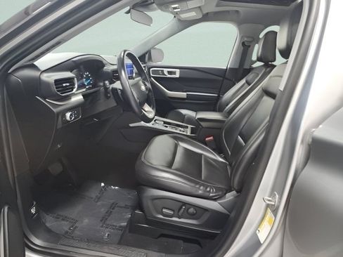 Used 2021 Ford Explorer XLT w/ Equipment Group 202A AWD/4WD image 20