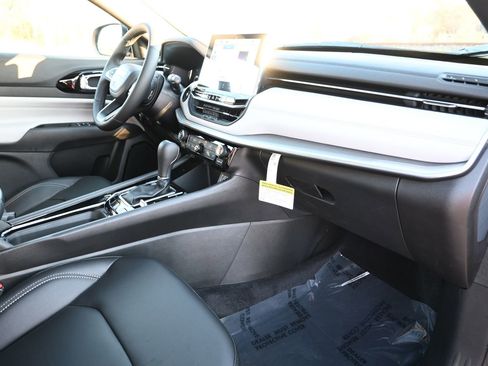 New 2026 Jeep Compass Limited w/ Sun, Sound & Navigation Group image 19