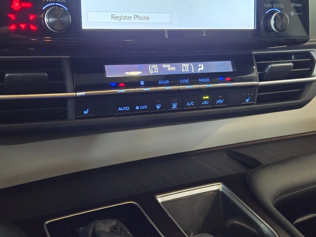 Used 2023 Toyota Sienna XLE AWD/4WD image 27