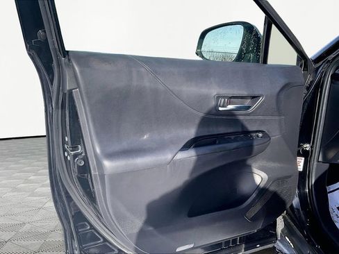 Used 2022 Toyota Venza LE image 22