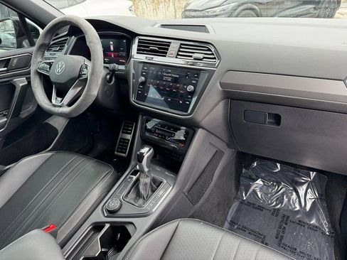 Used 2023 Volkswagen Tiguan SE R-Line image 20
