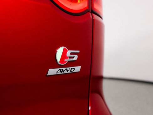 Used 2017 Jaguar F-PACE S image 9