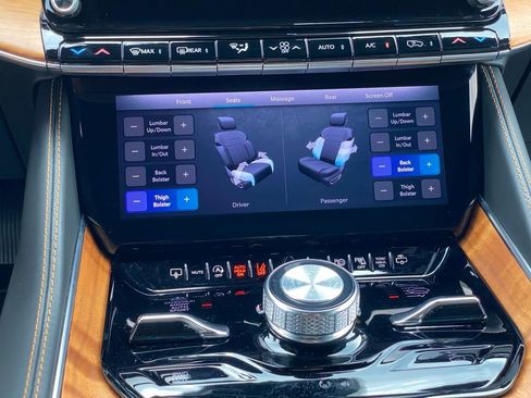 Used 2024 Jeep Grand Wagoneer L Series III image 17