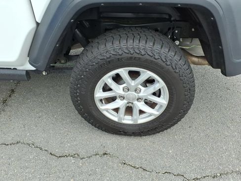 Used 2023 Jeep Gladiator Sport AWD/4WD image 6
