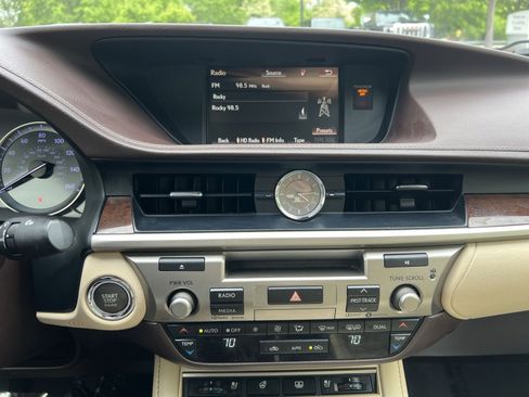 Used 2017 Lexus ES 350 w/ Luxury Package FWD image 18