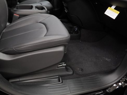 New 2026 Chrysler Pacifica Select image 33