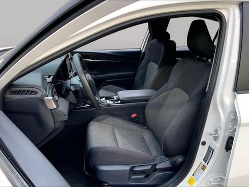 Used 2025 Toyota Camry LE FWD image 8